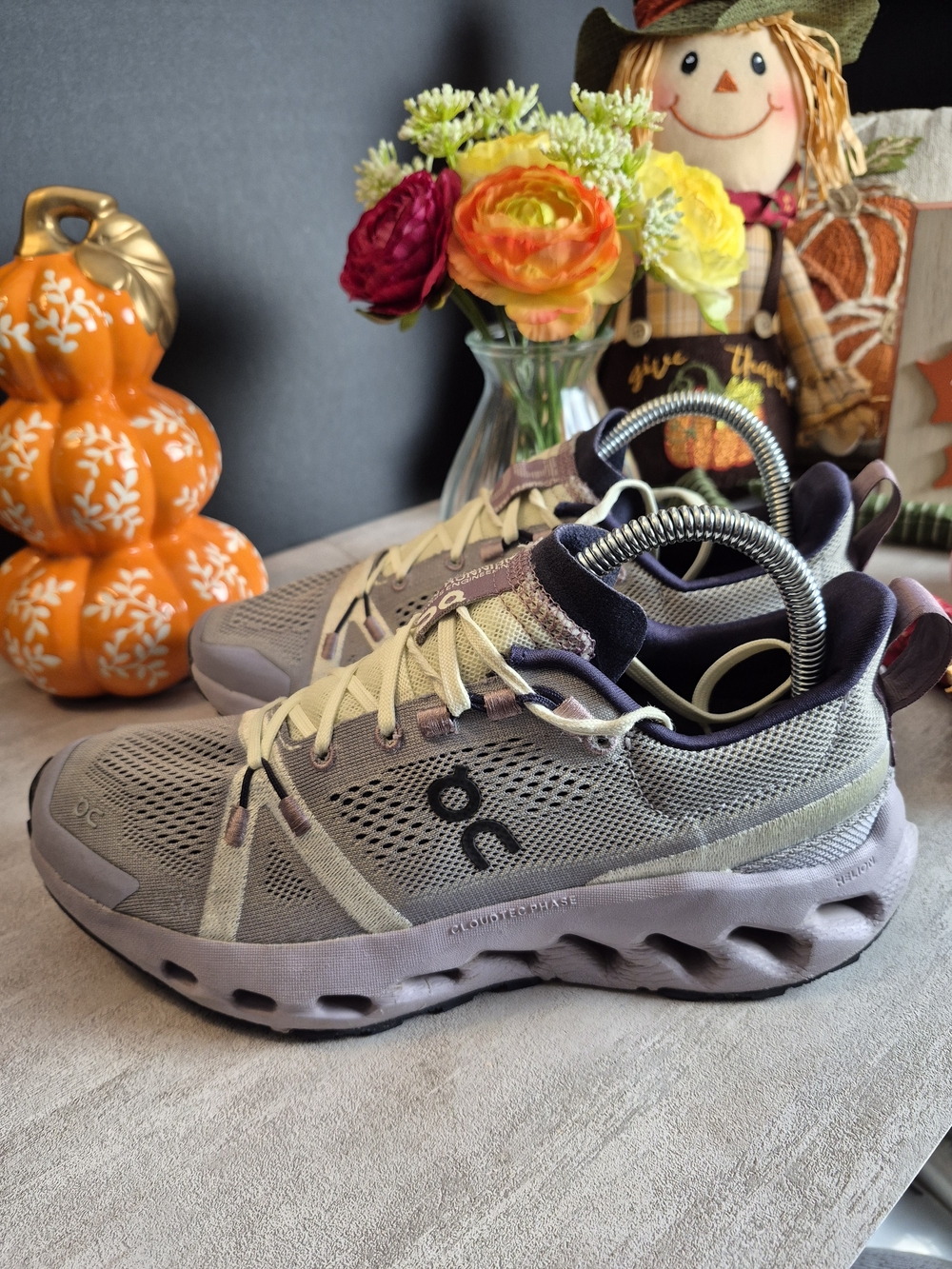 OnCloud, Womens, Running Shoes - Light Gray/Purple.Size 8.5